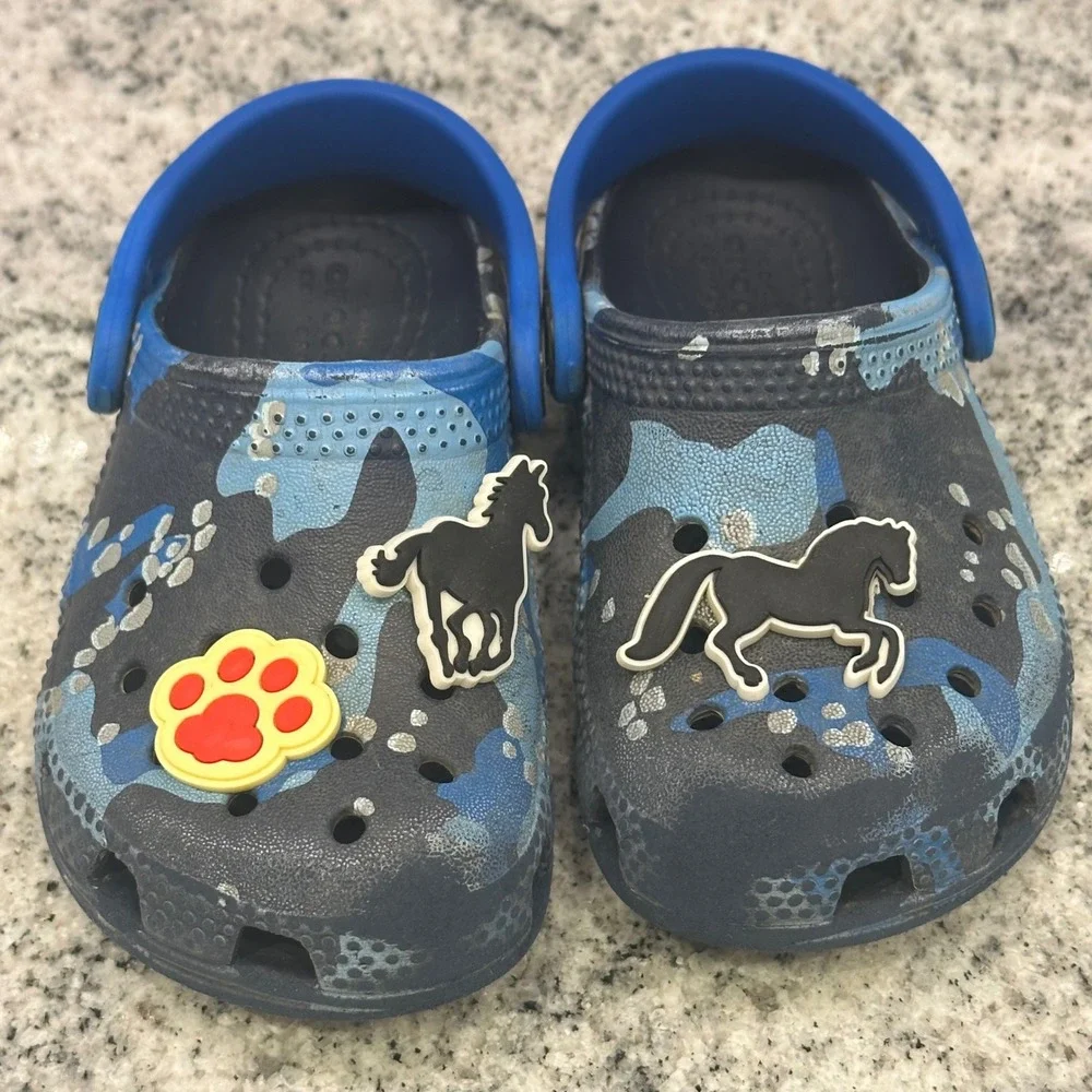 Crocs Kids C7 Clogs Blue Camo Horse Paw‎ Print Jibbitz Slip On Camouflage Shoes